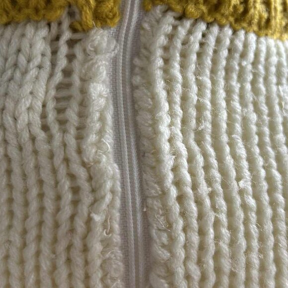 Maglieria di Lusso Cream/Mustard Geometric Embroidered Mock-Neck Sweater – EU M - Picture 8 of 11